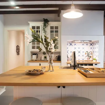 Charming 3-bedroom Retreat In The Heart Of Apartment Lisbon