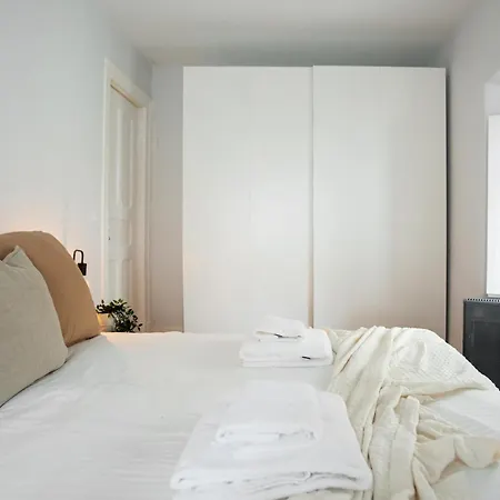 Charming 3-bedroom Retreat In The Heart Of Apartment