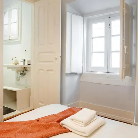Charming 3-bedroom Retreat In The Heart Of Apartment Lisbon
