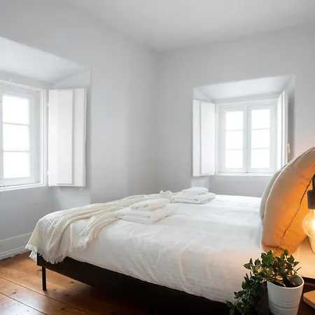 Apartment Charming 3-bedroom Retreat In The Heart Of Lisbon