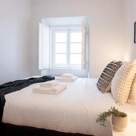 Charming 3-bedroom Retreat In The Heart Of