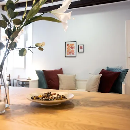 Appartamento Charming 3-bedroom Retreat In The Heart Of Lisbona