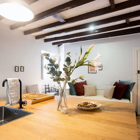 Charming 3-bedroom Retreat In The Heart Of Lizbona