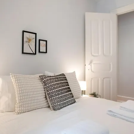 Apartament Charming 3-bedroom Retreat In The Heart Of Lizbona